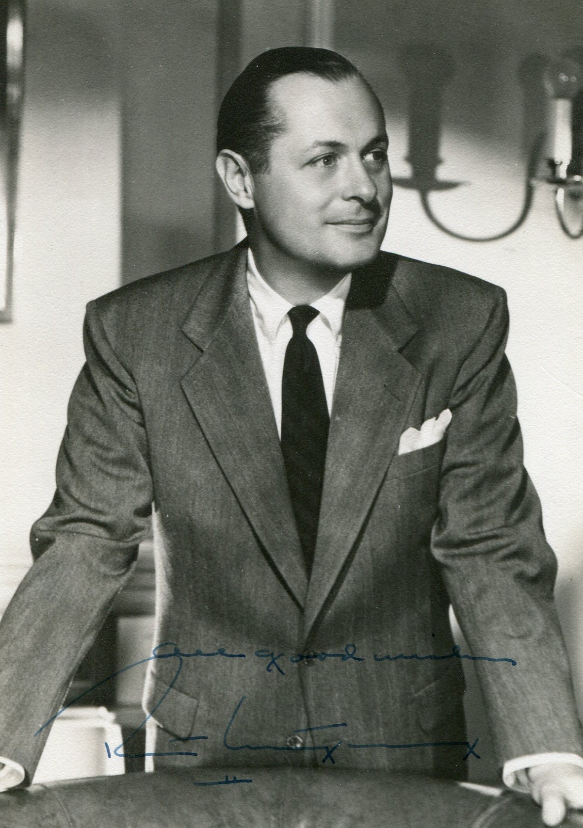 Robert Montgomery - Liam Bluett